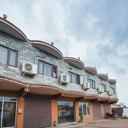 Oyo47040活力酒店 Nālāgarh 外观 照片