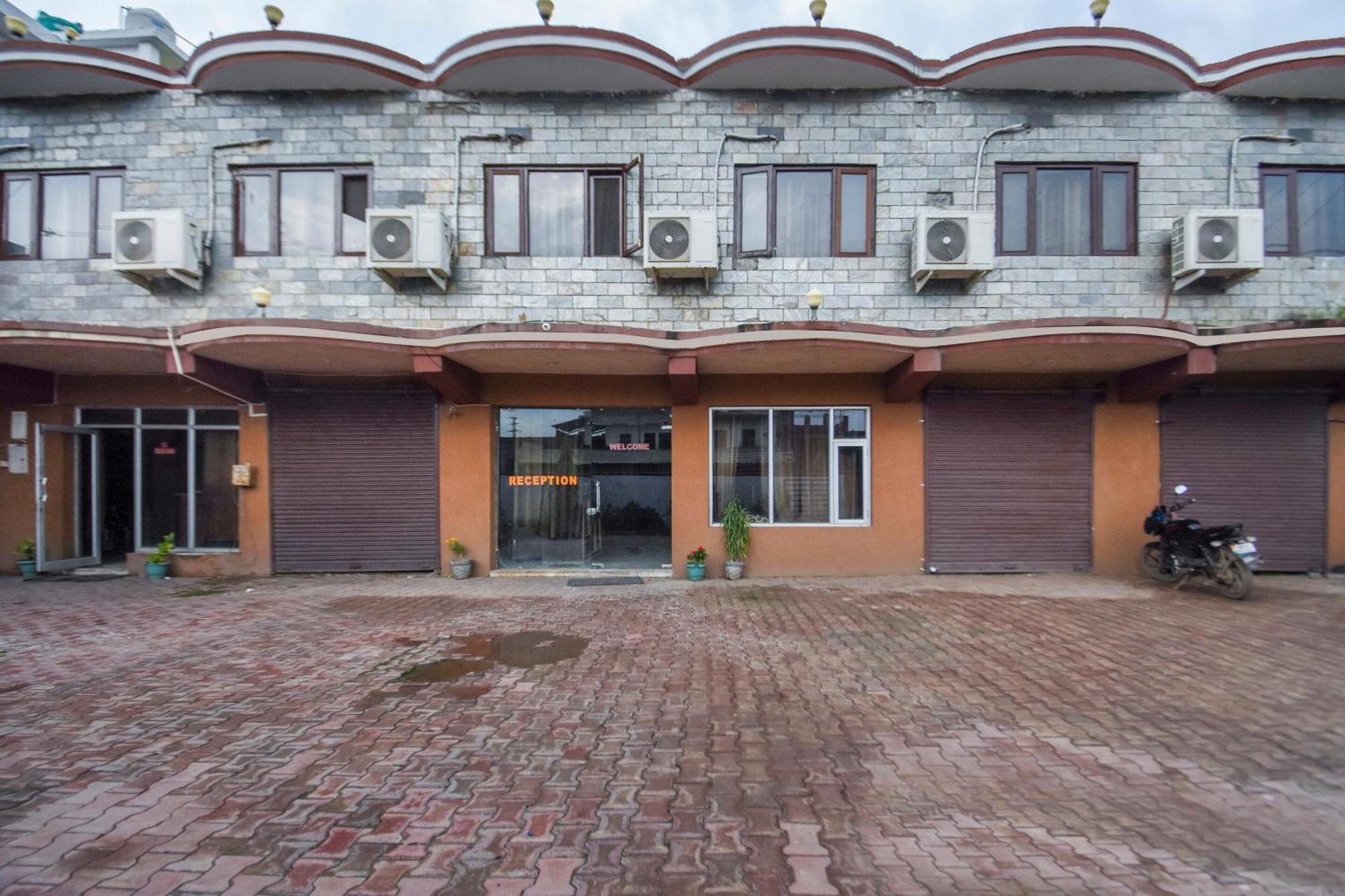 Oyo47040活力酒店 Nālāgarh 外观 照片